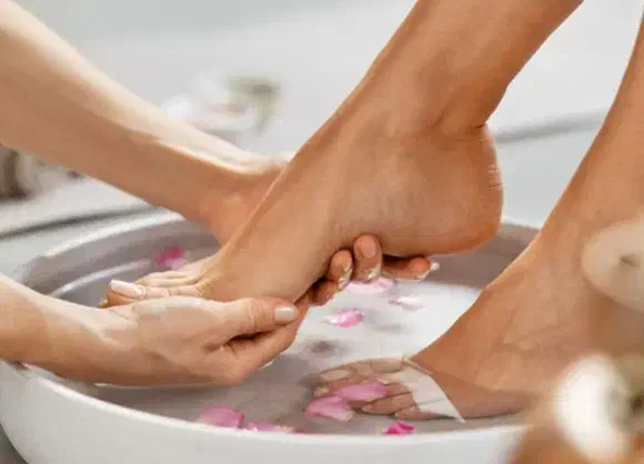 خدمات فشیال پوست وپدیکور خیس حرفه ای|خدمات آرایشگری و زیبایی|فریدونکنار, |دیوار