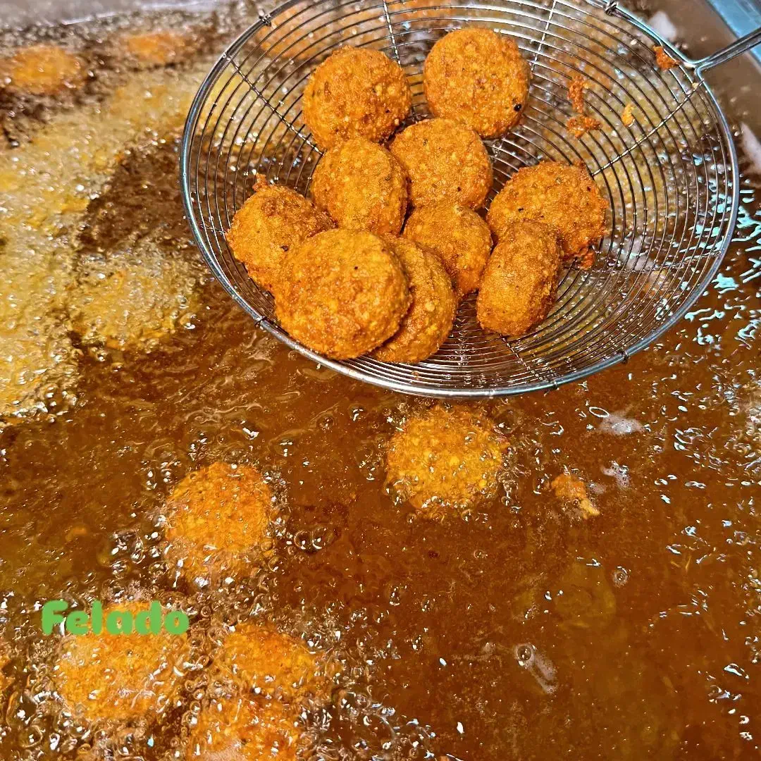 فلافل و سوسیس بندری. و دونات خانگی|خوردنی و آشامیدنی|شیراز, شهرک مدرس|دیوار
