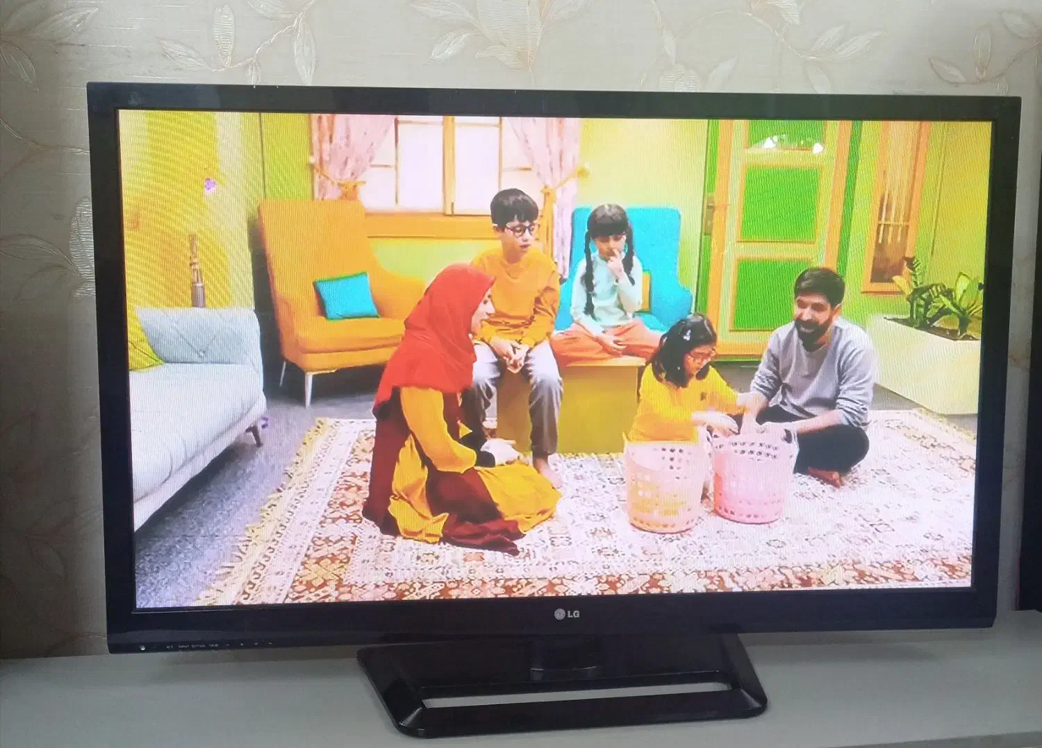 تلویزیون ال سی دی سالم بدون کوچکترین ایراد|تلویزیون و پروژکتور|ورامین, ورامین|دیوار