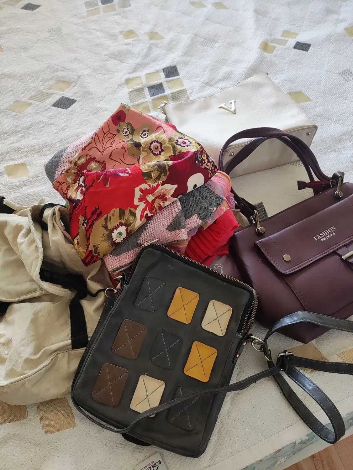 کفش و لباس و کیف برای نیازمند|حراج|سنندج, |دیوار