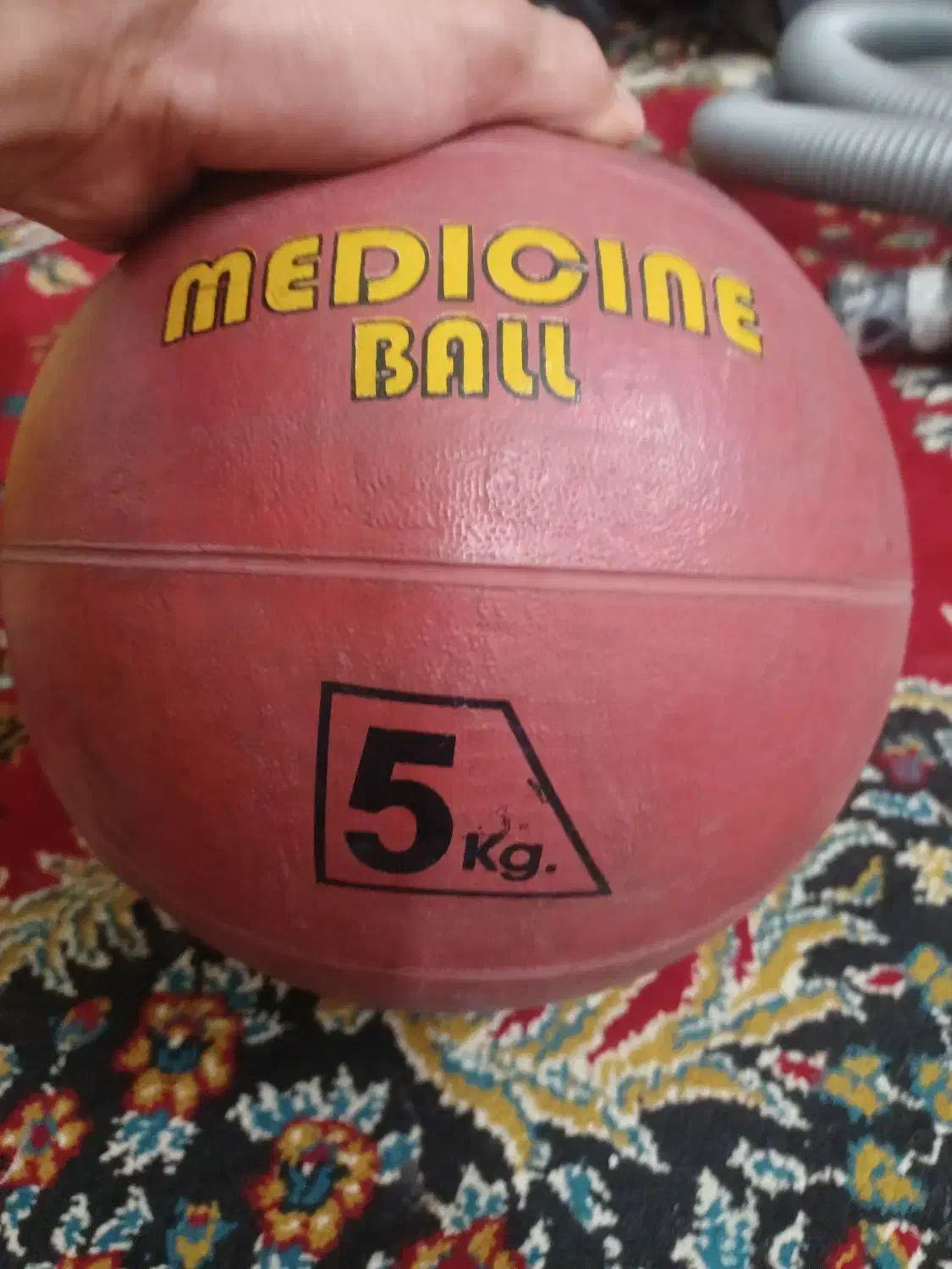 توپ مدیسنبال|تجهیزات ورزشی|رباط‌کریم, رباط‌کریم|دیوار