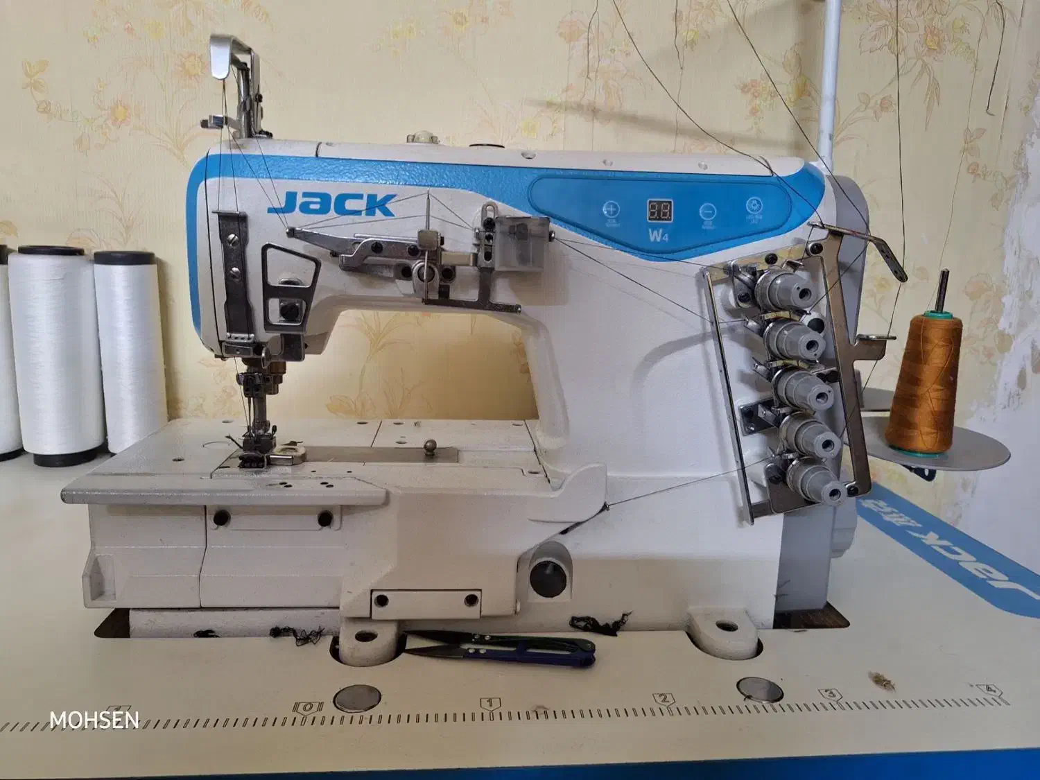 چرخ میانه دوز w4|چرخ خیاطی و ریسندگی|مشهد, بلال|دیوار