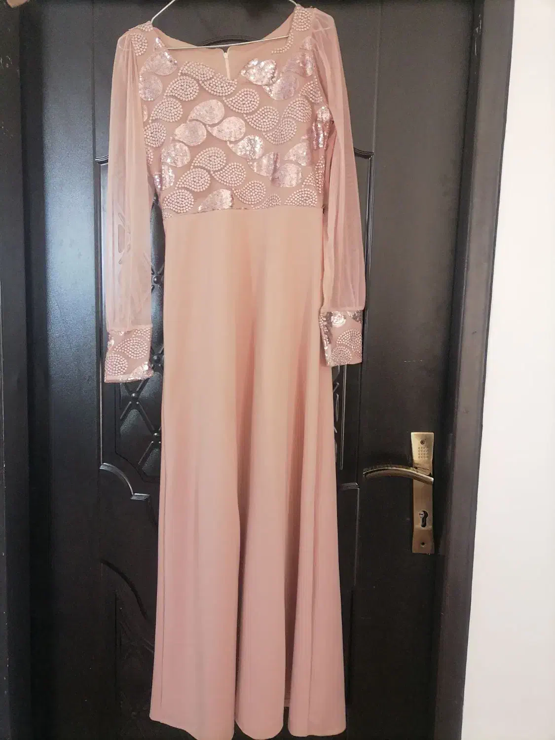 پیراهن مجلسی|لباس|قم, لبچال|دیوار