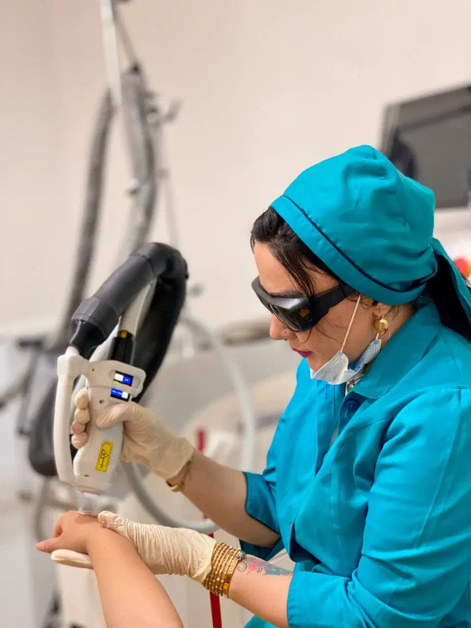 آف ویژه لیزرکندلا بدون ژل شاتی سری شخصی آمریکایی|خدمات آرایشگری و زیبایی|یاسوج, |دیوار