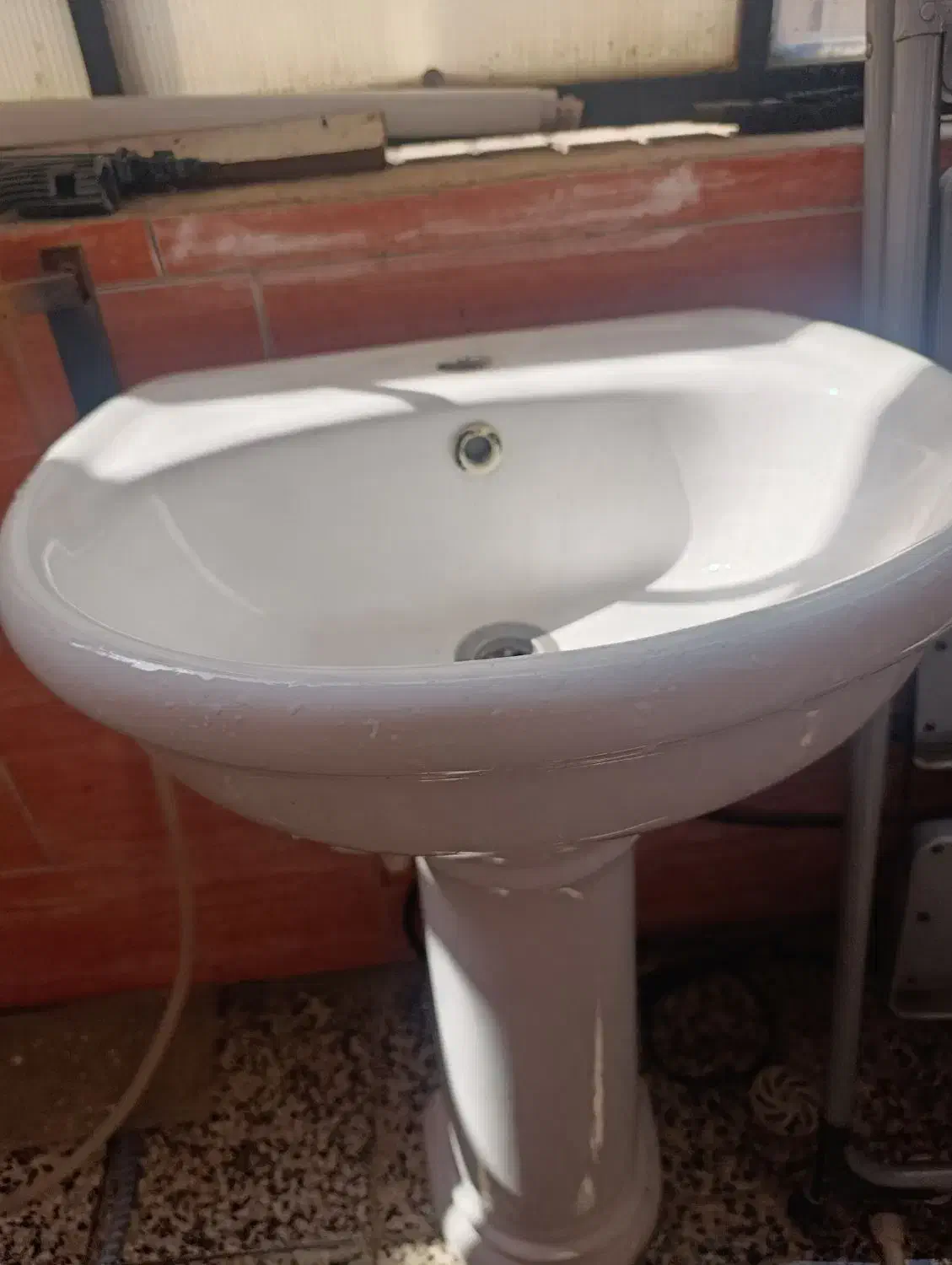 روشویی کاملا سالم در حد نو + لوله خرطومی سالم|لوازم سرویس بهداشتی|دزفول, |دیوار