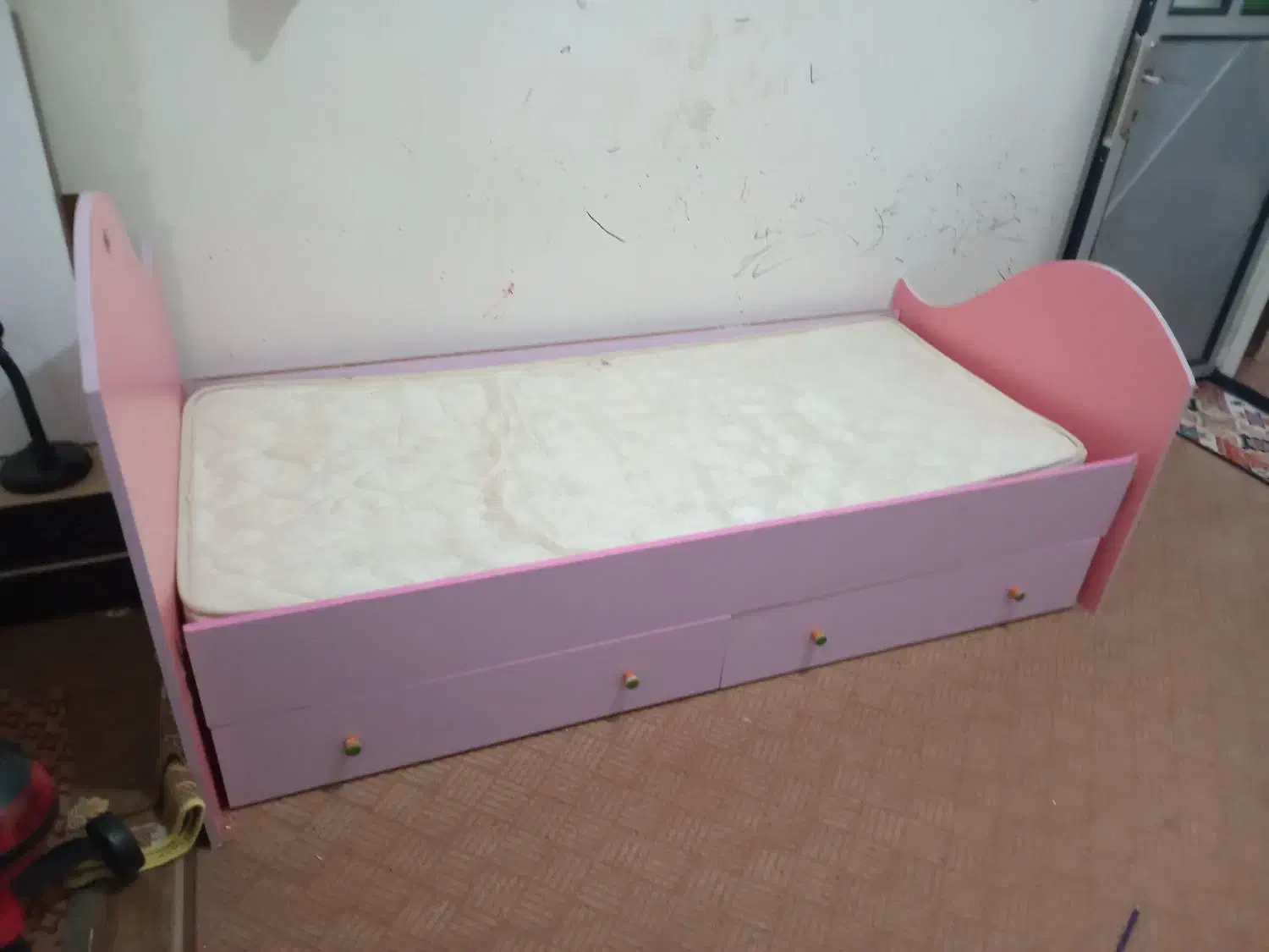 تخت خواب   تمیز تمیز|تشک تختخواب|دهدشت, |دیوار