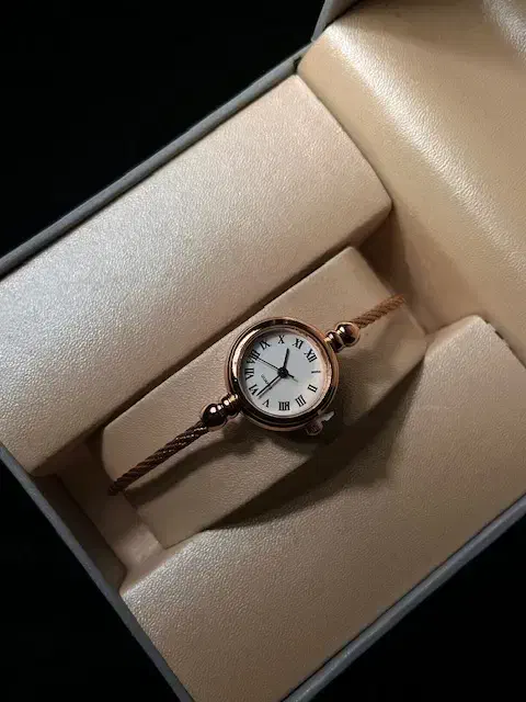 ساعت مچی زنانه بند طلایی خاص با قیمت مناسب|ساعت|تبریز, |دیوار