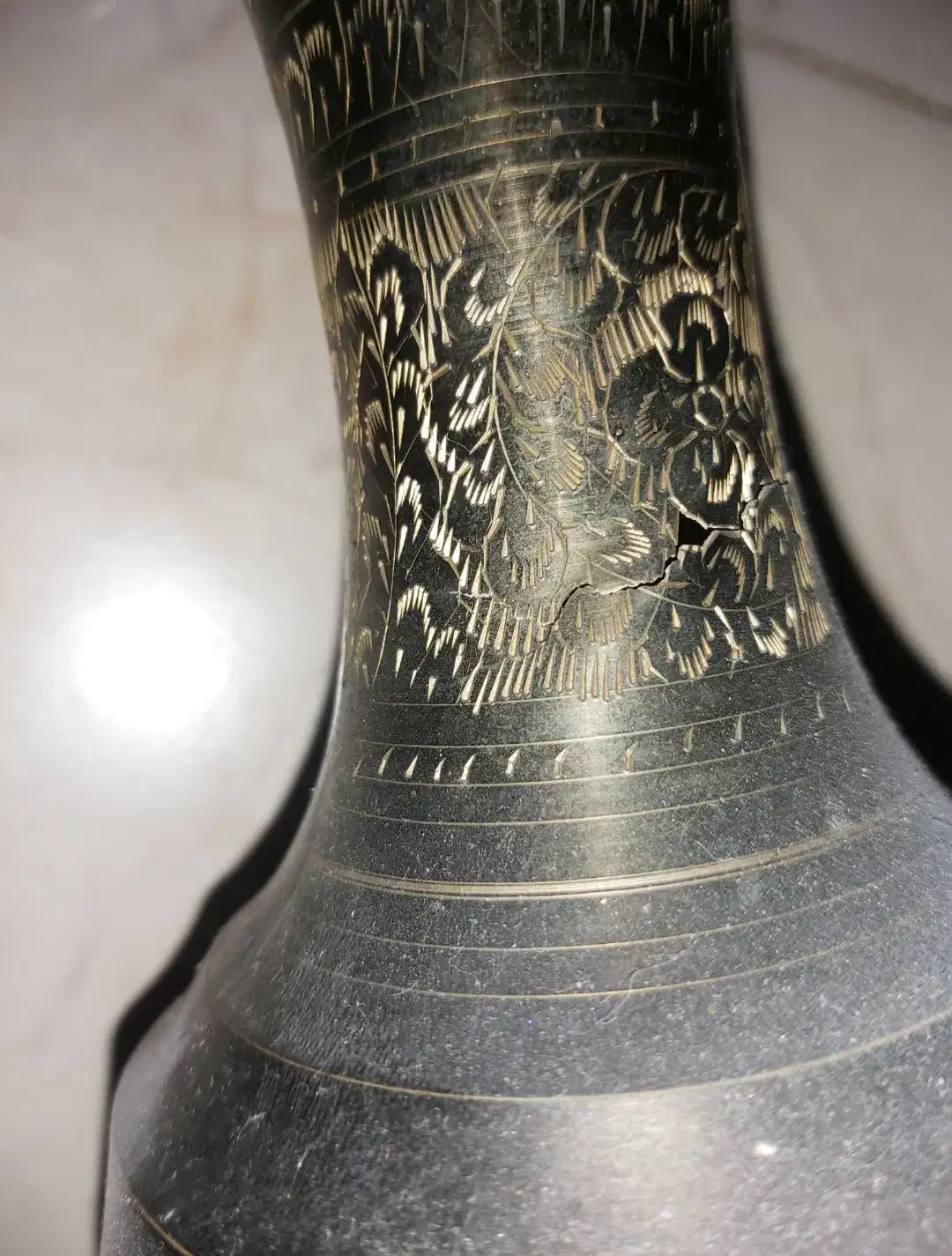 گلدان برنجی عتیقه|کلکسیون اشیاء عتیقه|کرمان, |دیوار