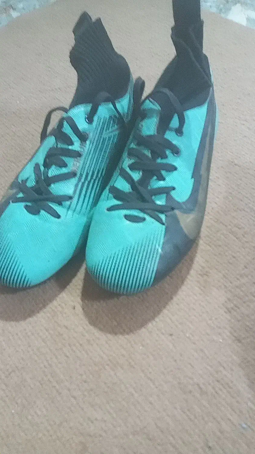 کفش فوتبالی|کیف، کفش، کمربند|قروه, |دیوار