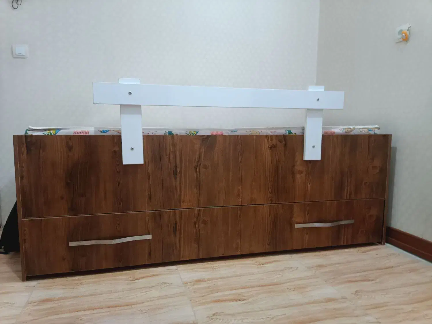 تخت میزبان دار|تخت و سرویس خواب|شاهدشهر, |دیوار