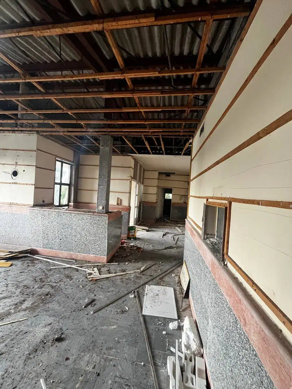 جوشکاری. و کلیه کارهای ساختمانی. تخریب بنای سرامیک|خدمات پیشه و مهارت|آمل, |دیوار