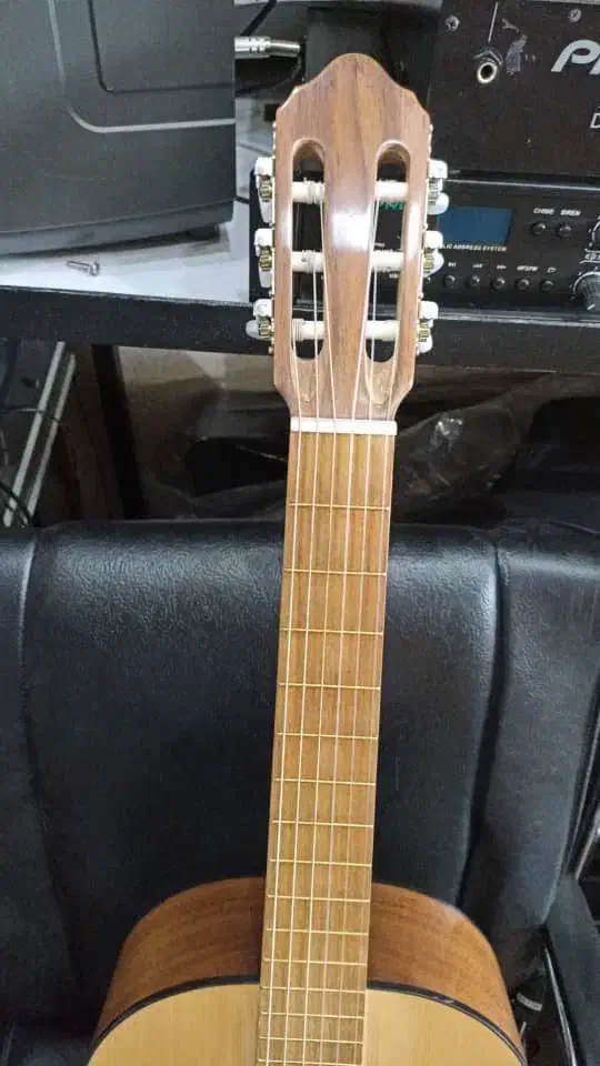 گیتار|گیتار، بیس، امپلیفایر|نور, |دیوار