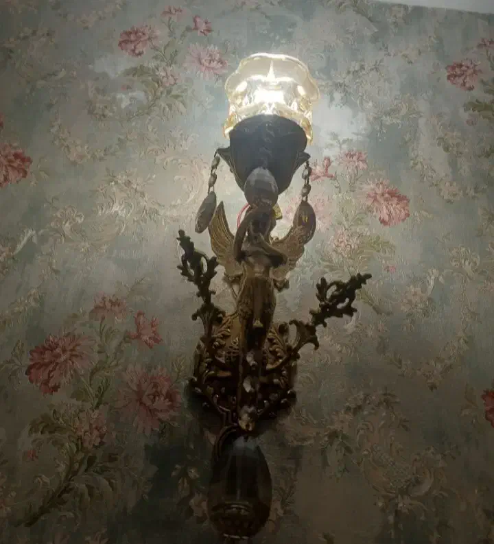 از دیوارکوب اول دوعدد  از دیوارکوب دوم دوعدد موجود|لوستر و چراغ آویز|تهران, عبدل‌آباد|دیوار