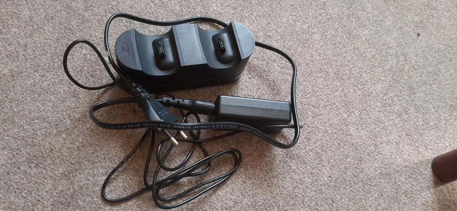 فروش شارژر دسته ps4 در حد نو|کنسول، بازی ویدئویی و آنلاین|دوگنبدان, |دیوار