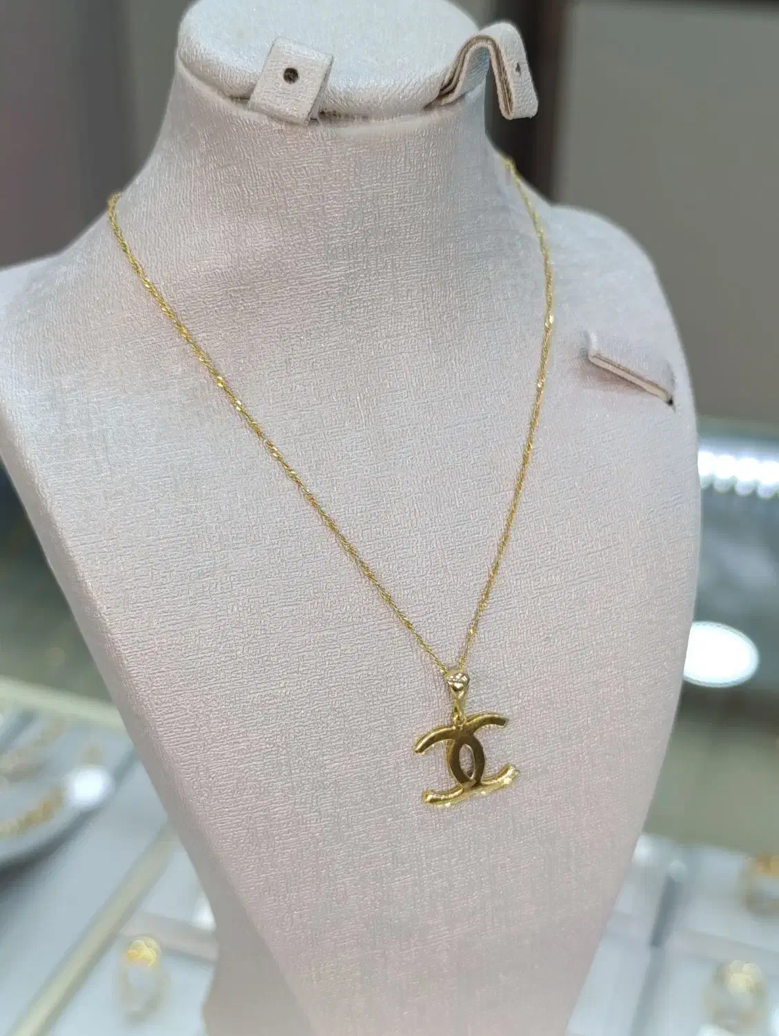 مدال آویز شنل دسته 2|جواهرات|ایلام, |دیوار