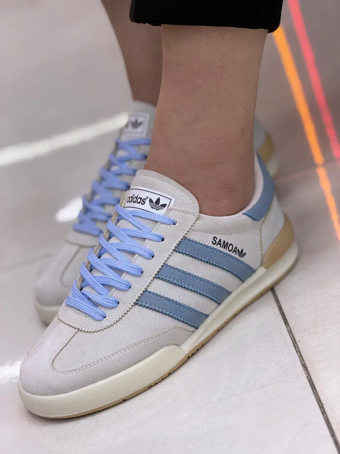 کتونی سامبا|کیف، کفش، کمربند|قم, زاویه|دیوار