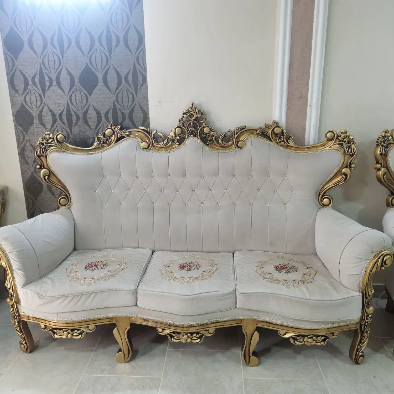 مبل استیل نه نفره به همرا میز چوبی سه تیکه|مبلمان خانگی و میز عسلی|مشهد, حسین‌آباد|دیوار