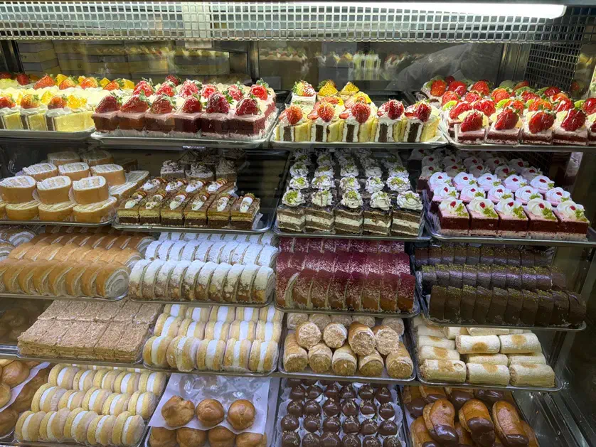 وردست کیک ساز قنادی|استخدام خدمات فروشگاه و رستوران|تهران, امانیه|دیوار