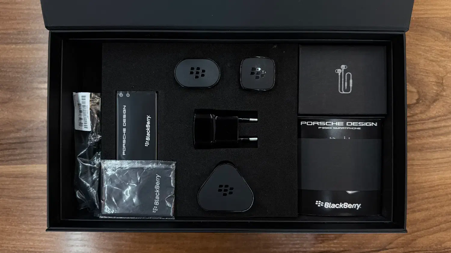 بلک بری P9983 Blackberry Fiber Carbon|موبایل|تهران, شیخ هادی|دیوار