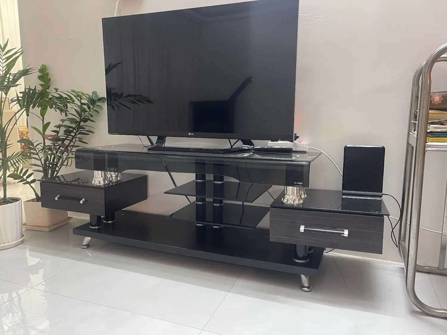 میزتلویزیون|میز تلویزیون|مشهد, کارمندان دوم|دیوار