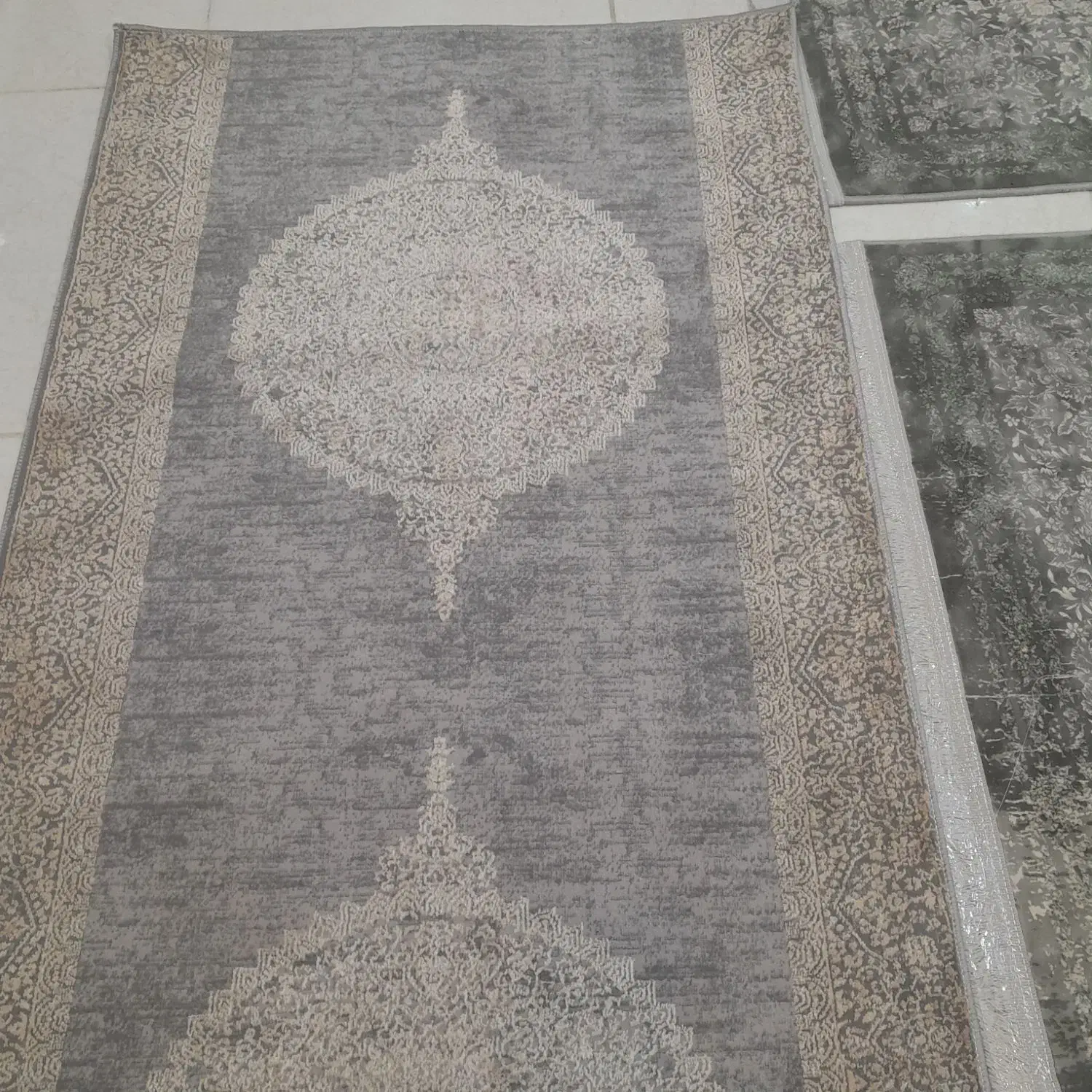 فرش راه رویی|فرش|اهواز, کوی باهنر|دیوار