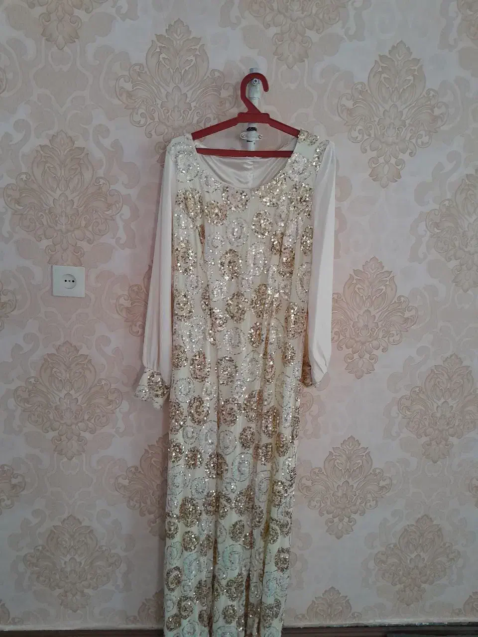 لباس مجلسی در حد نو|لباس|شبستر, |دیوار