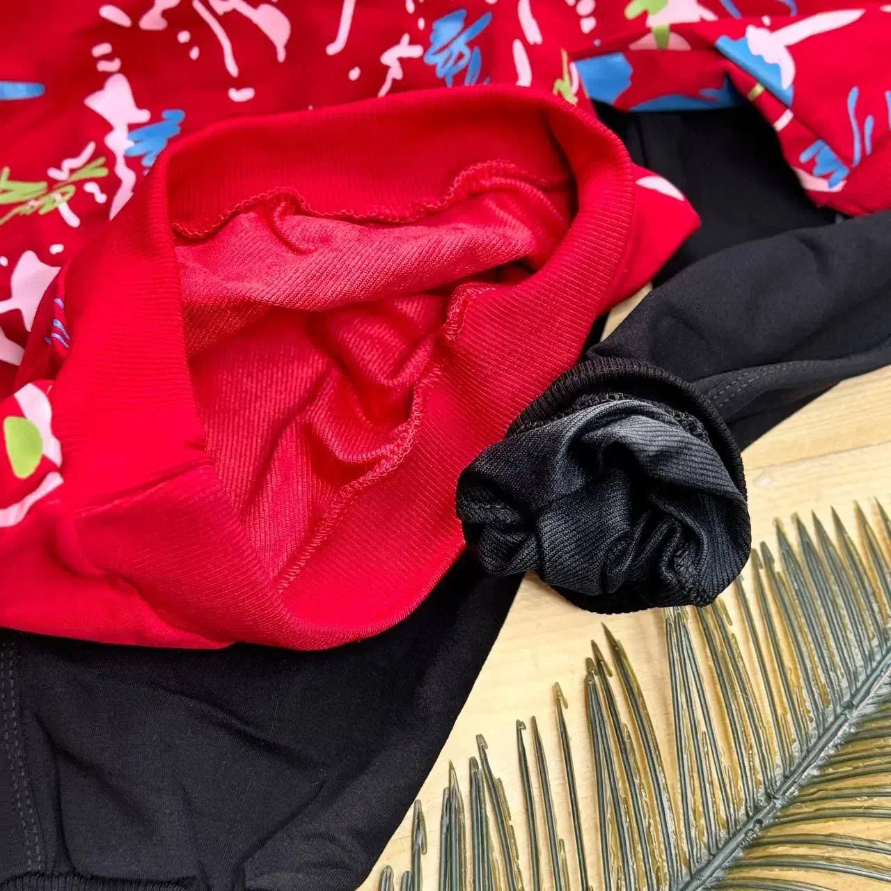 لباس شلوار بچهگانه رنگ قرمز  رنگ قرمز  سایز ۵|کفش و لباس بچه|کرج, گلشهر|دیوار