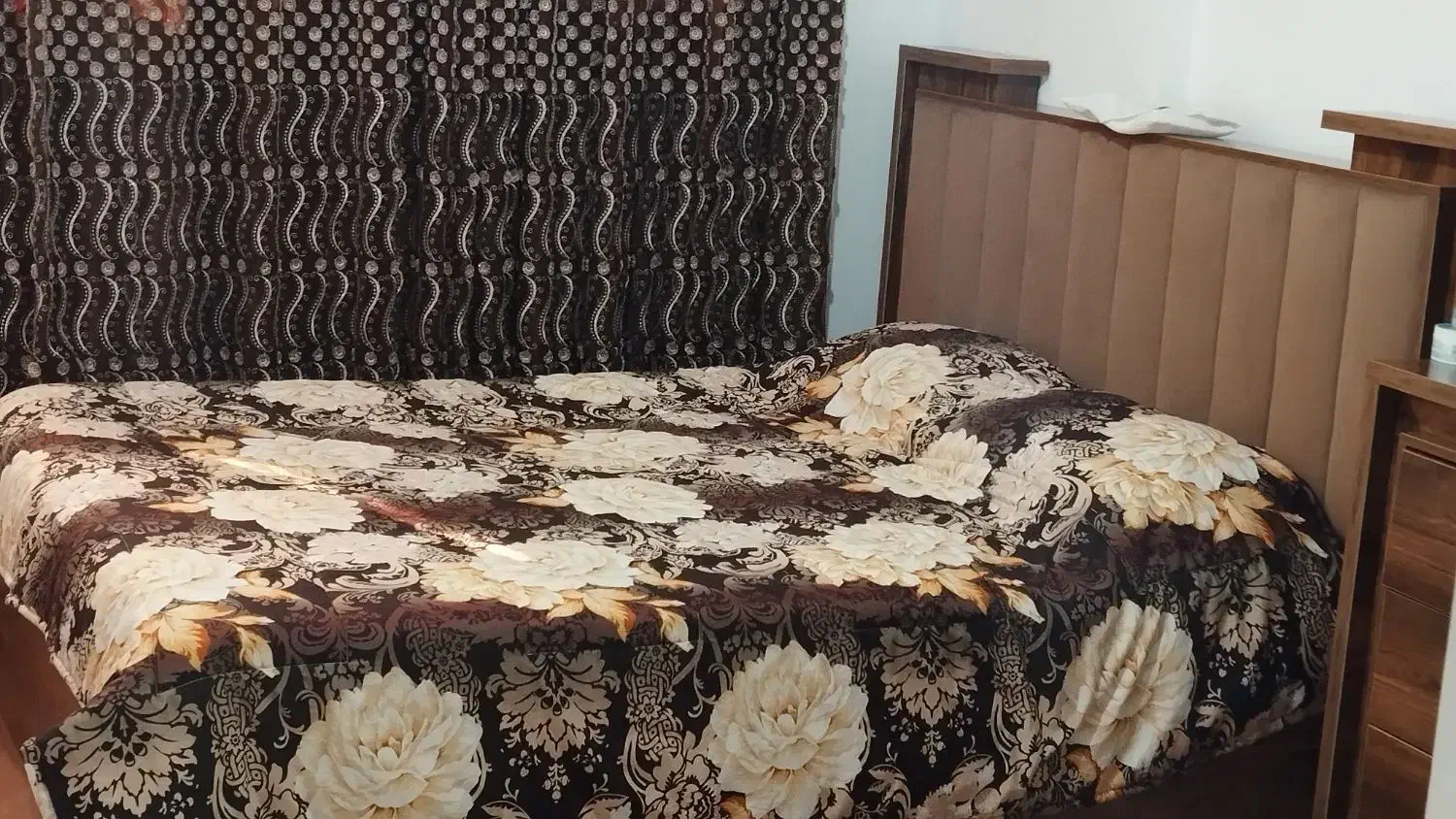 سرویس تخت خواب دو نفره|تخت و سرویس خواب|صدرا-فارس, فاز ۱|دیوار