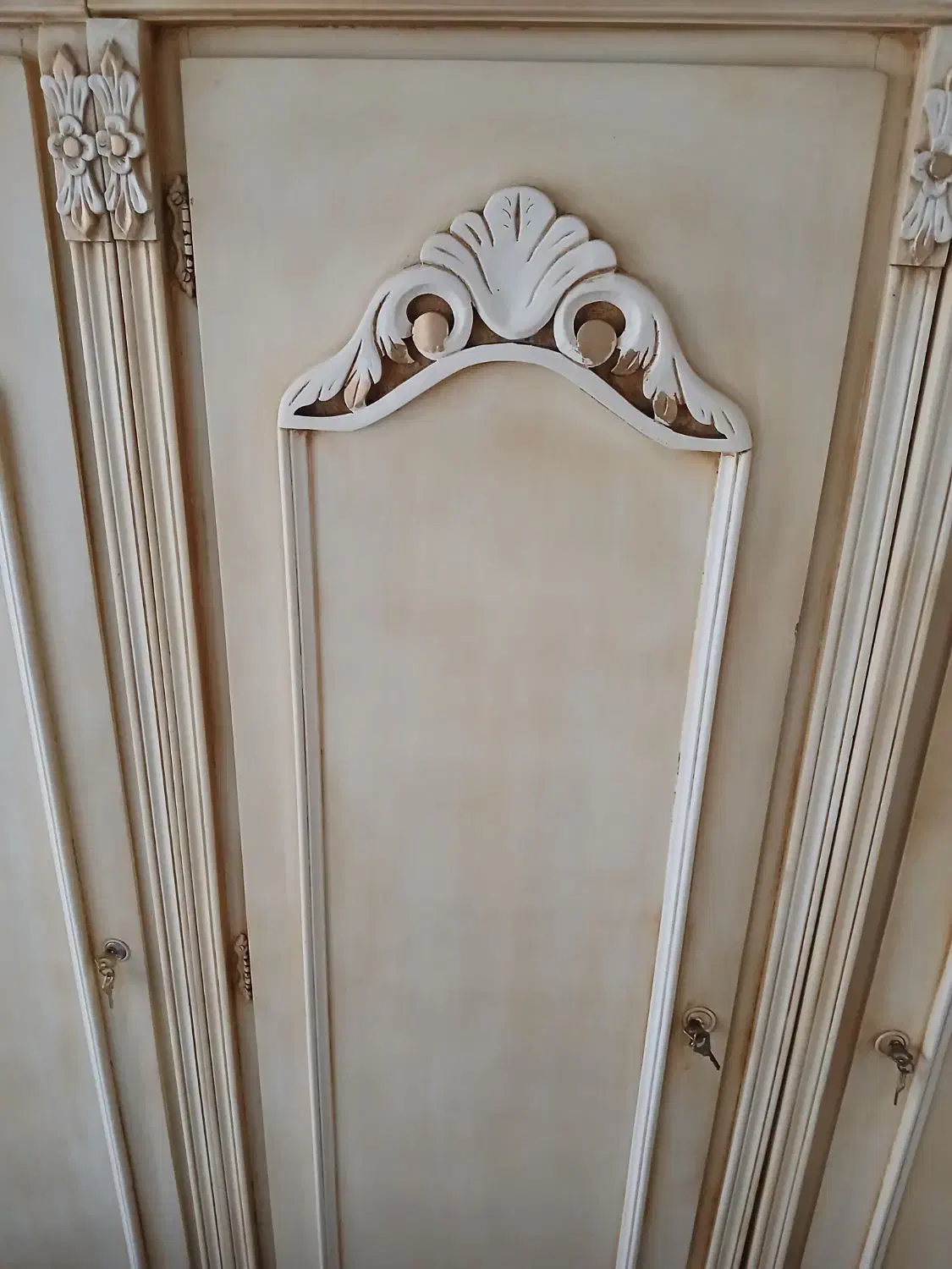 سه عدد کمد( چوب گردو ) سالم و تمیز و بسیار محکم|جاکفشی، کمد، دراور|تهران, شهرک چیتگر|دیوار