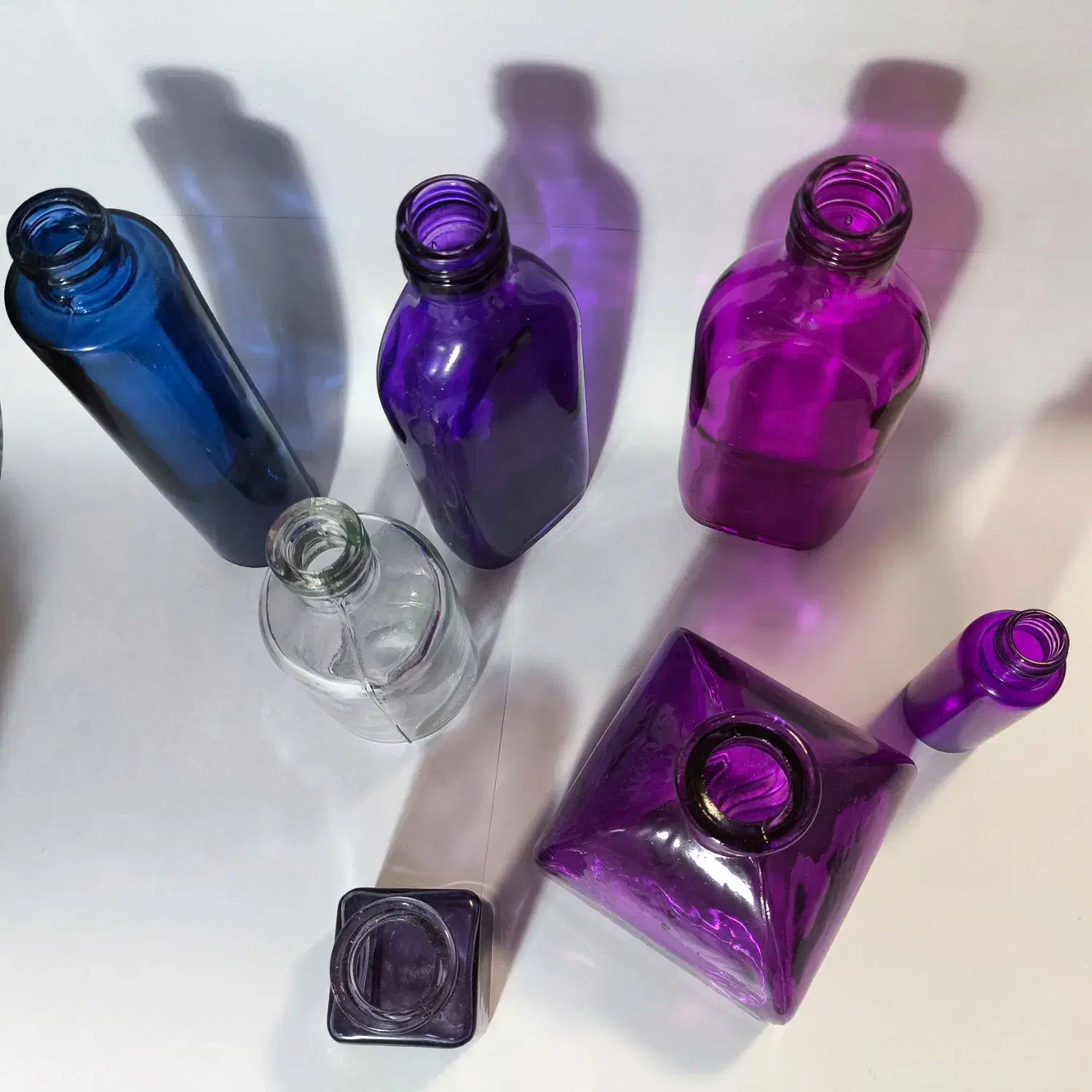 گلدان شیشه ای رنگی|صنایع دستی و سایر لوازم تزئینی|بندر انزلی, ساحل قو|دیوار