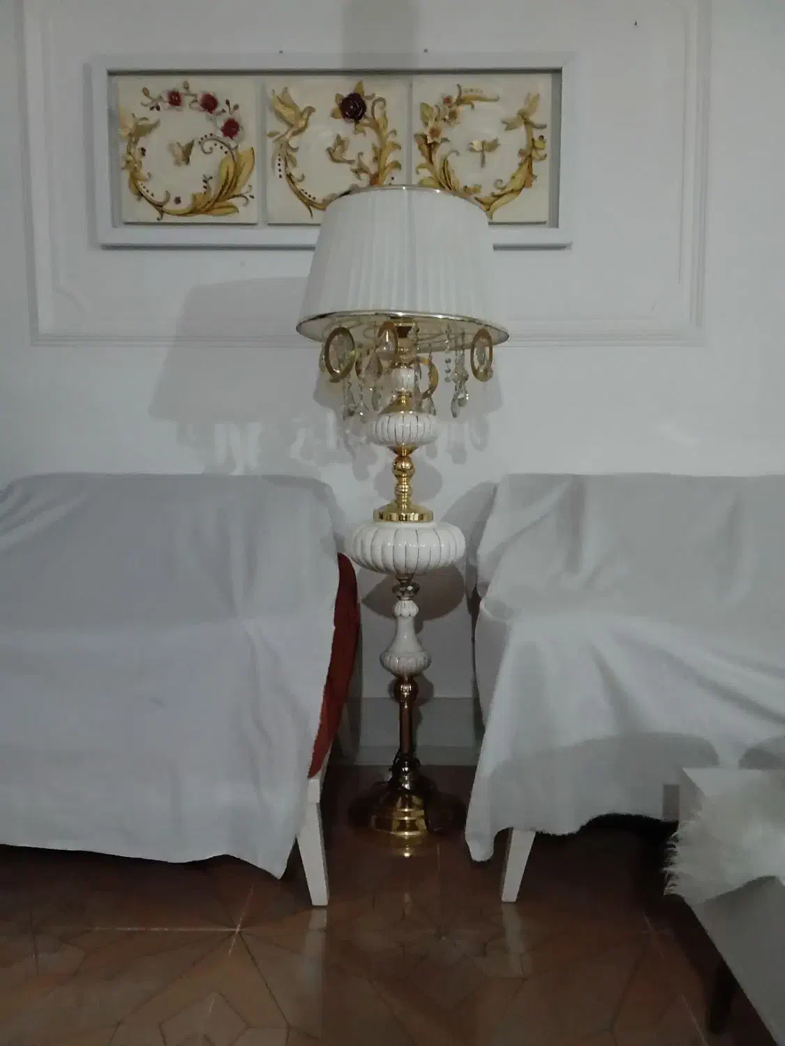 لاله کنارسالنی|لوستر و چراغ آویز|اردبیل, |دیوار