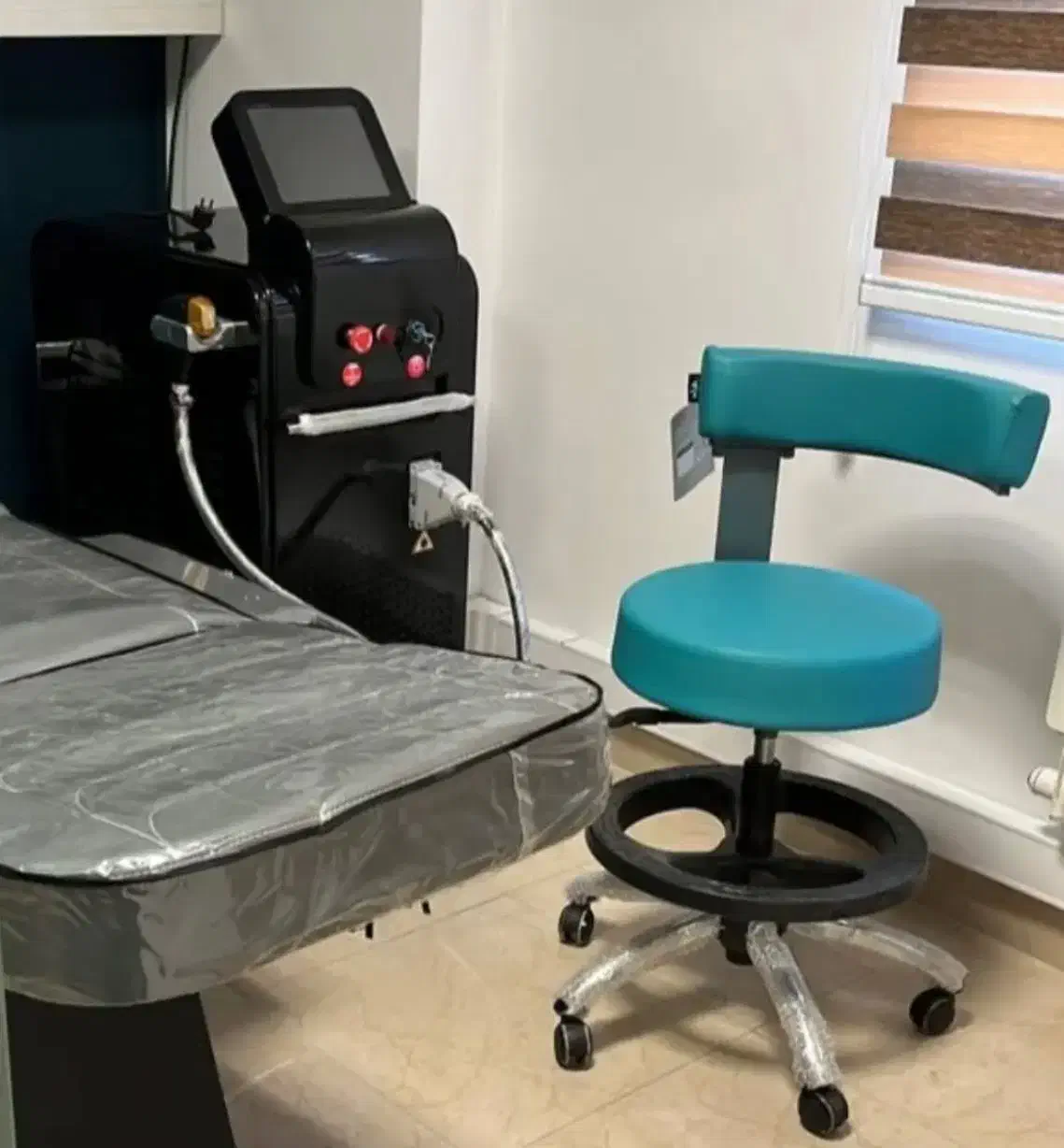 اجاره  یا واگذاری مطب لیزر|اجارهٔ دفتر کار، اتاق اداری، مطب|بابل, |دیوار