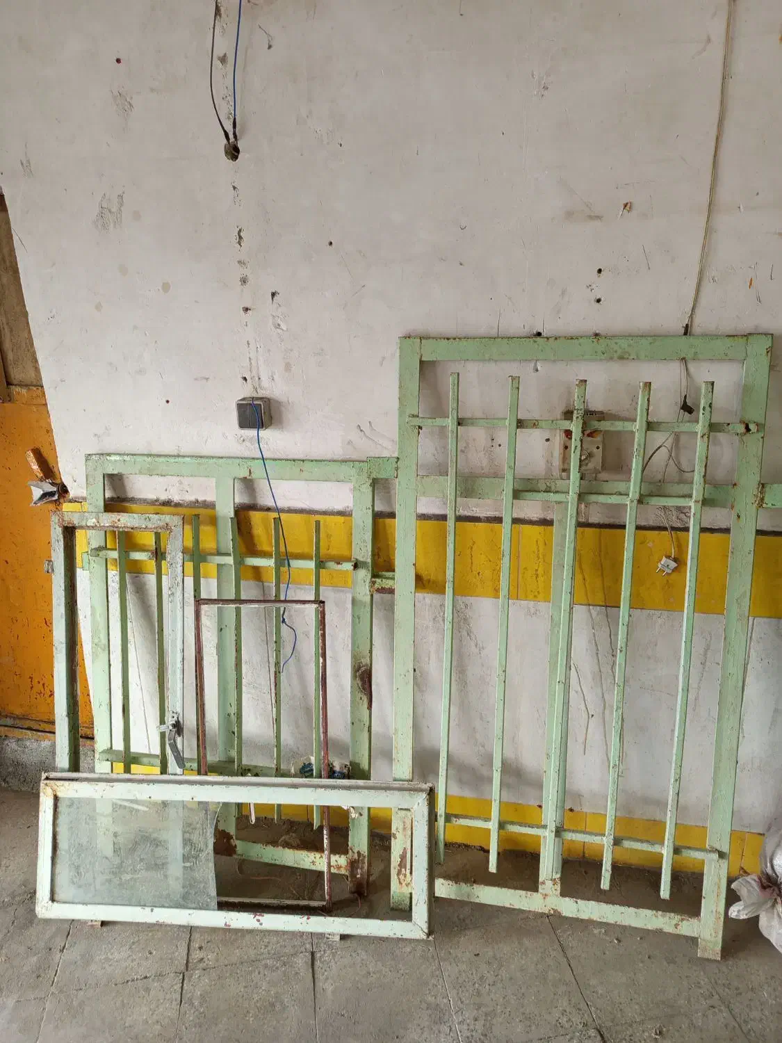 پنجره آهنی|مصالح و تجهیزات ساختمان|ازنا, |دیوار