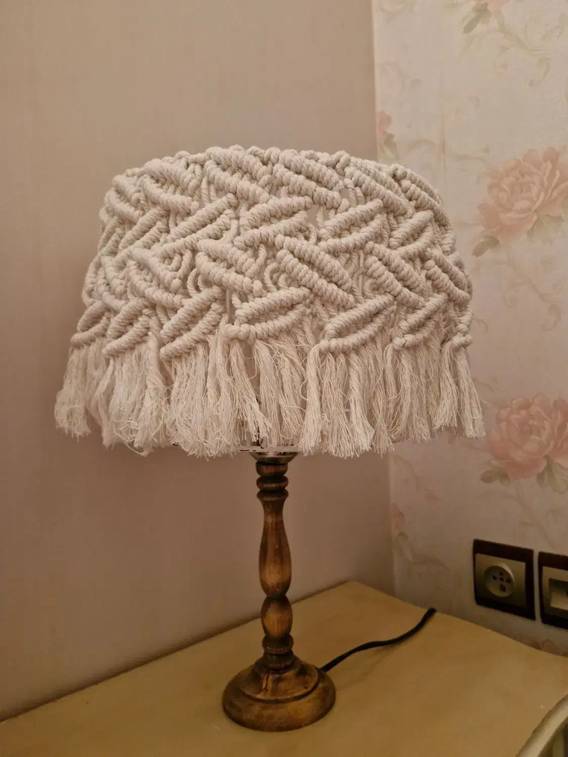 اباژور مکرومه/ مکرومه بافی|چراغ خواب و آباژور|قم, باغ کرباسی|دیوار