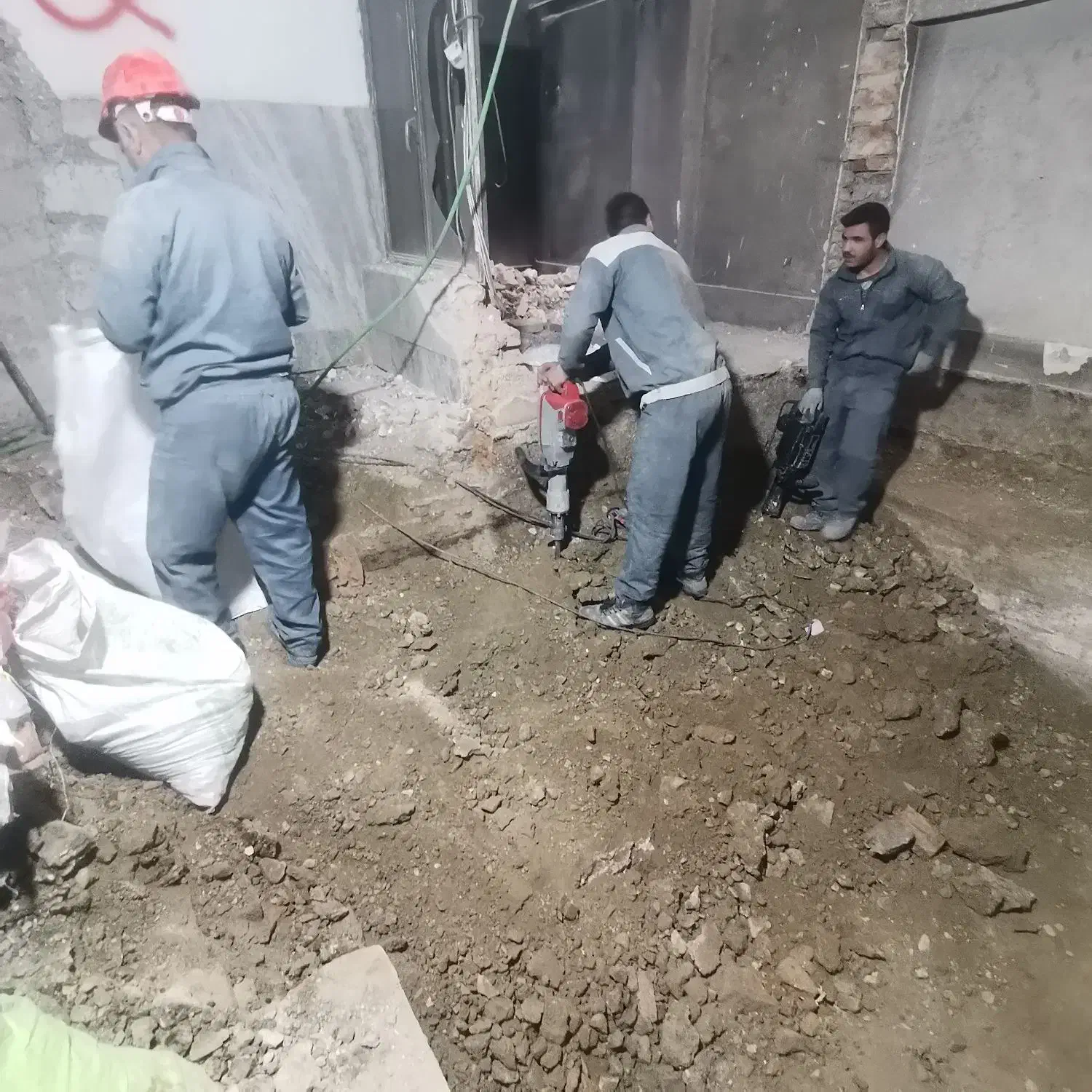 انجام کلیه امور مربوط به تخریب ساختمان در تهران|خدمات پیشه و مهارت|باغ حلی, |دیوار