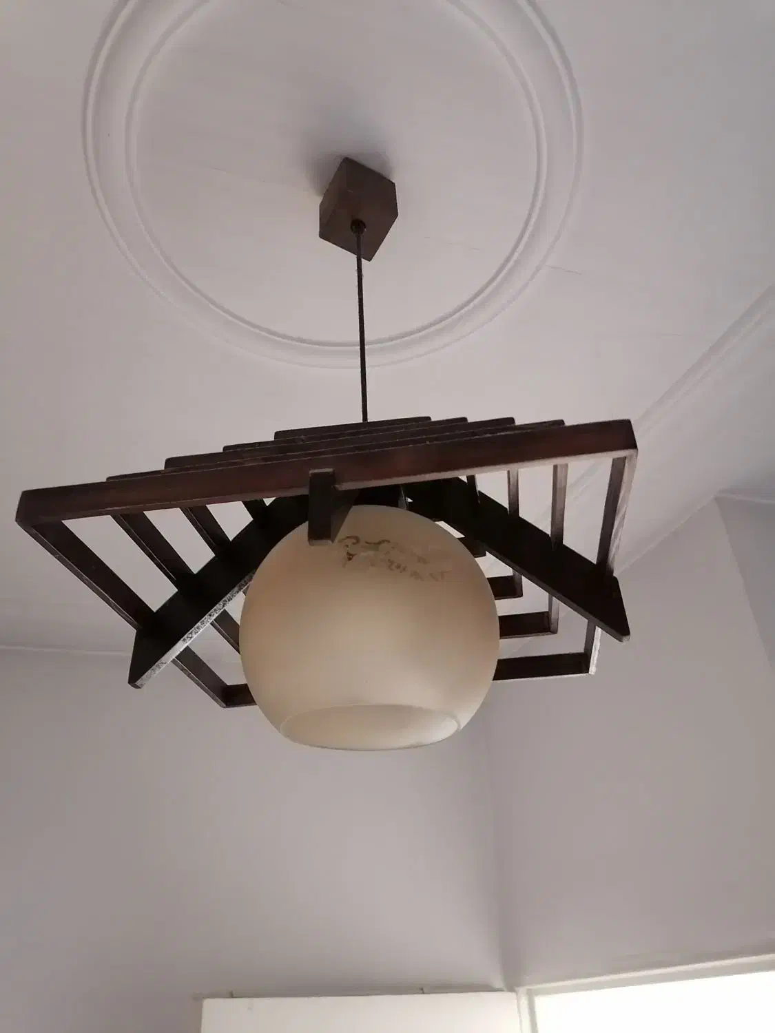 لوستر چوبی تمیز|لوستر و چراغ آویز|رشت, دروازه لاکان|دیوار