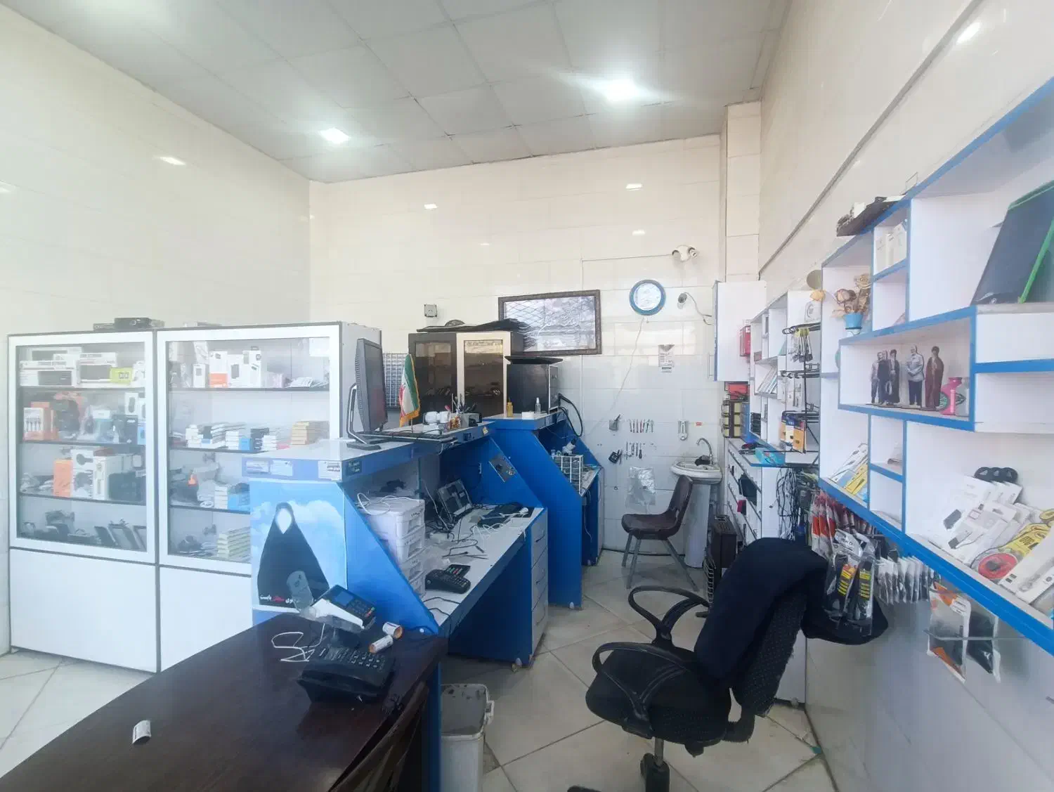 فروش ویترین و میز و کمد مغازه  تعمیرات موبایل|فروشگاه و مغازه|قائن, |دیوار