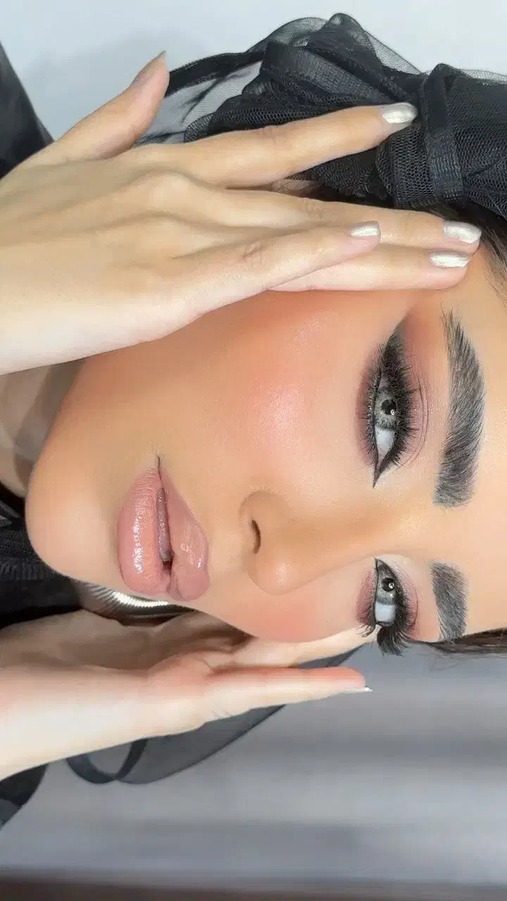 تخفیف میکاپ و شنیون|خدمات آرایشگری و زیبایی|شاهین‌شهر, عطار|دیوار