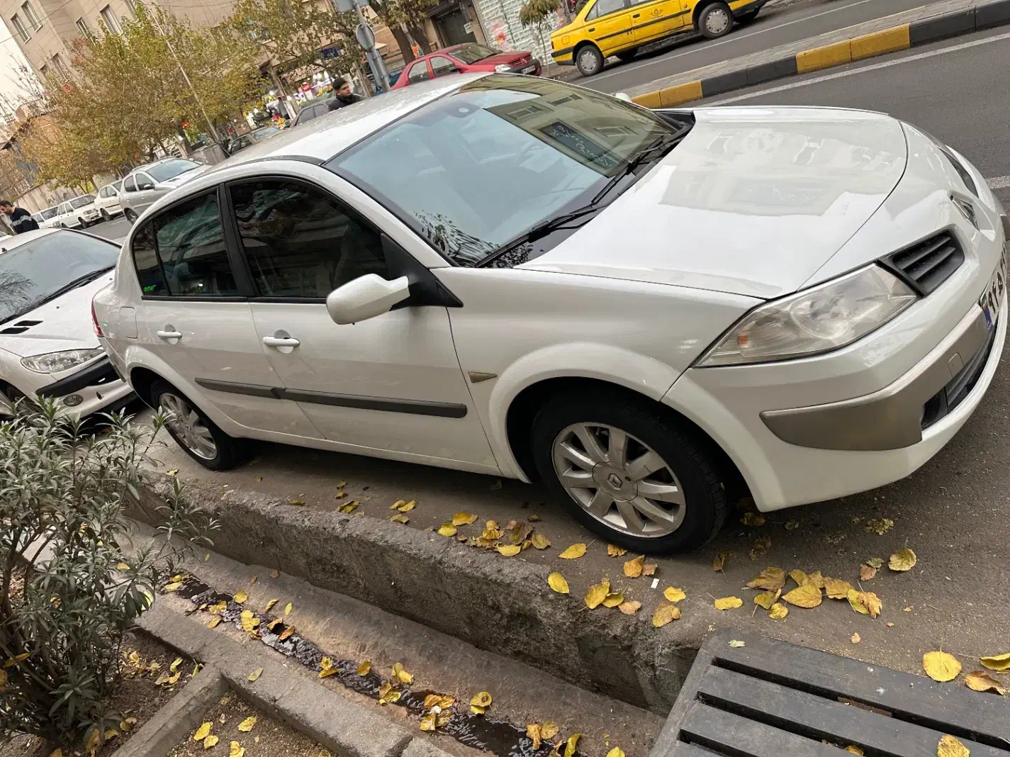 مگان 2000 اتومات مدل90|خودرو سواری و وانت|تهران, جمهوری|دیوار