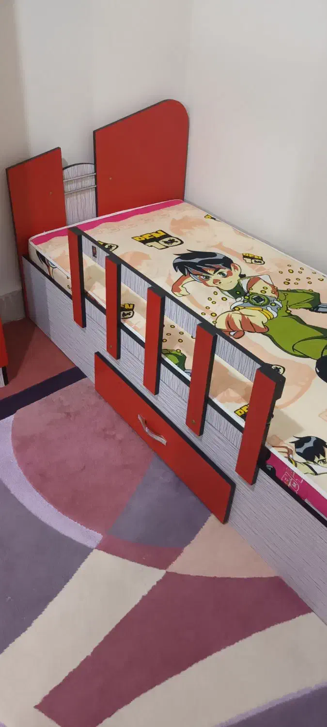 تخت همراه تشک.|تخت و سرویس خواب|اقبالیه, |دیوار