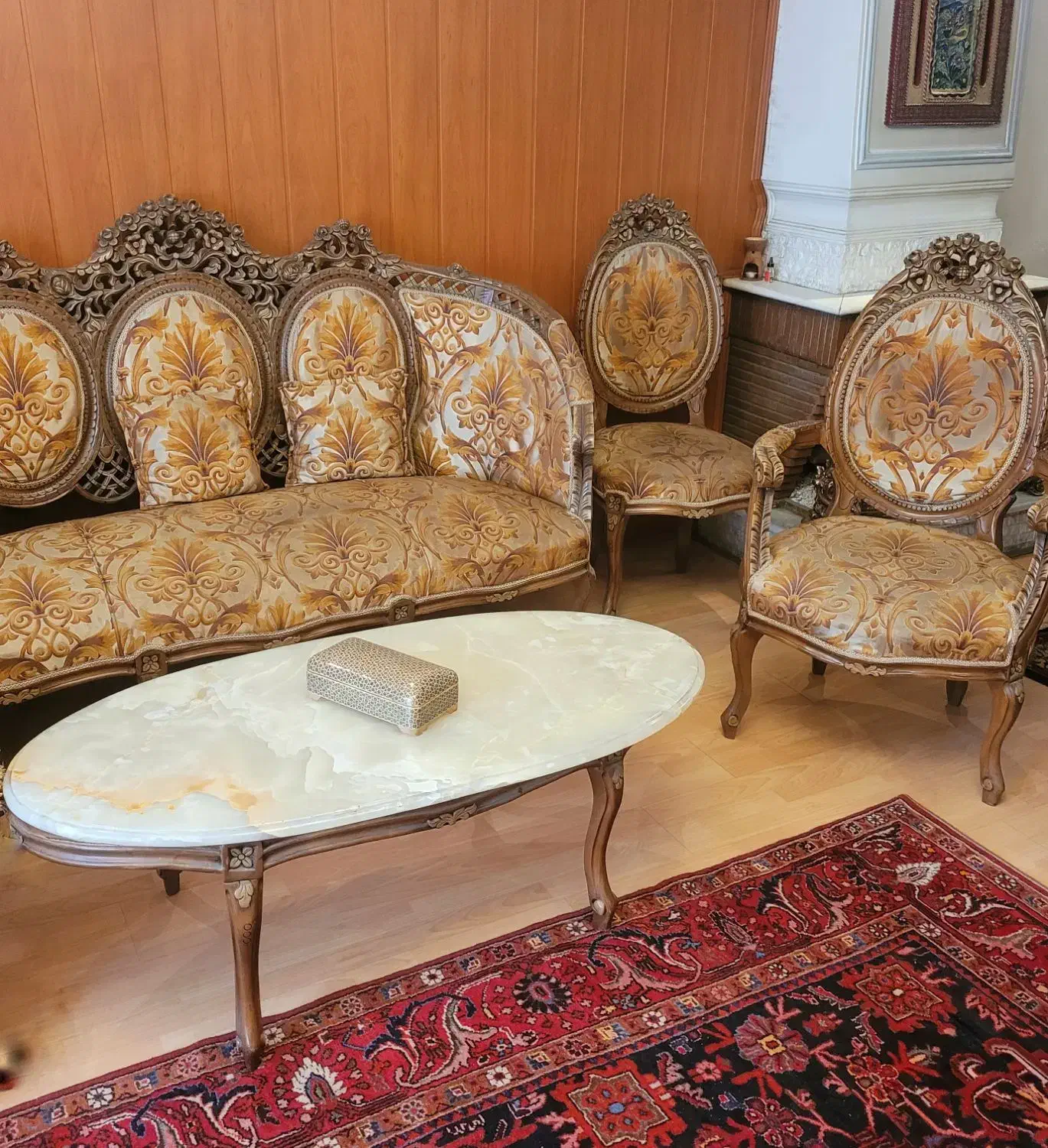 مبل سلطنتی (فرحی) چوب گردو ۹ نفره (قیمت توافقی)|مبلمان خانگی و میز عسلی|تهران, میرداماد|دیوار