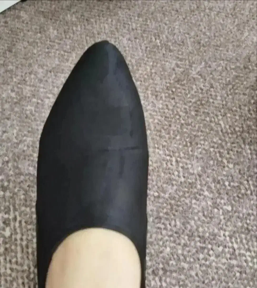 تعدادی کفش|کیف، کفش، کمربند|رشت, فلسطین|دیوار