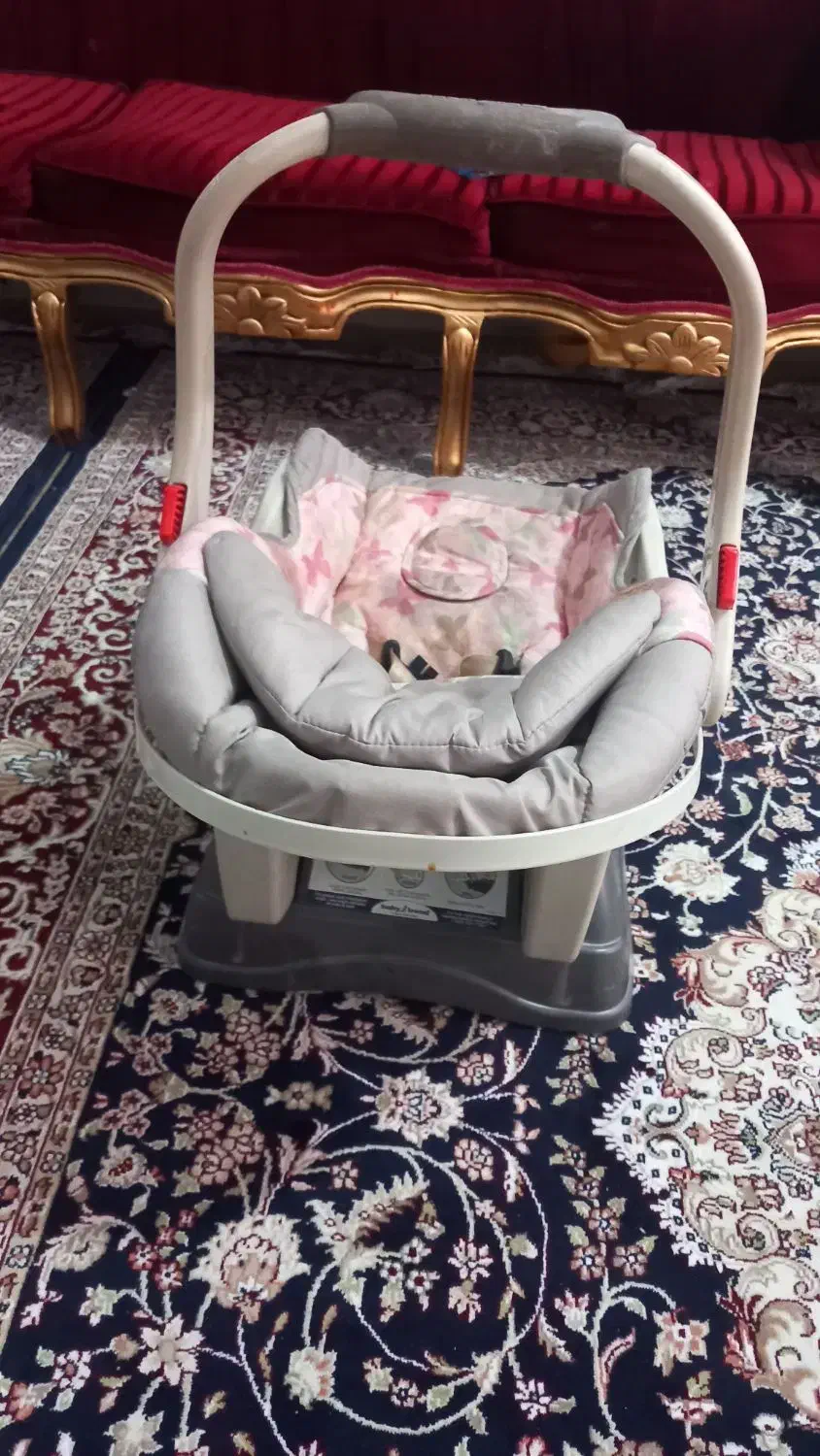 صندلی کودک و کریر خارجی و سالم|تخت و صندلی بچه|همدان, |دیوار