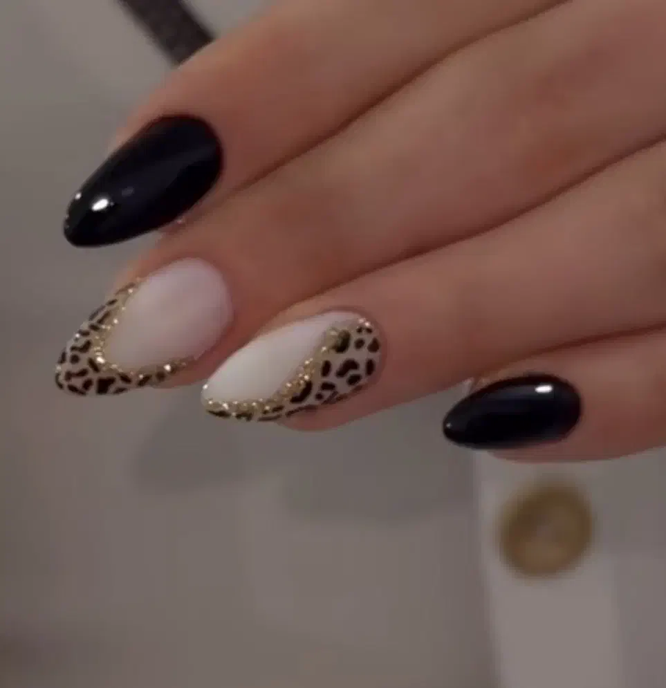 خدمات ناخن فقط 200تومن به دلیل عکاسی پیج|خدمات آرایشگری و زیبایی|بندر انزلی, کارآموزی|دیوار