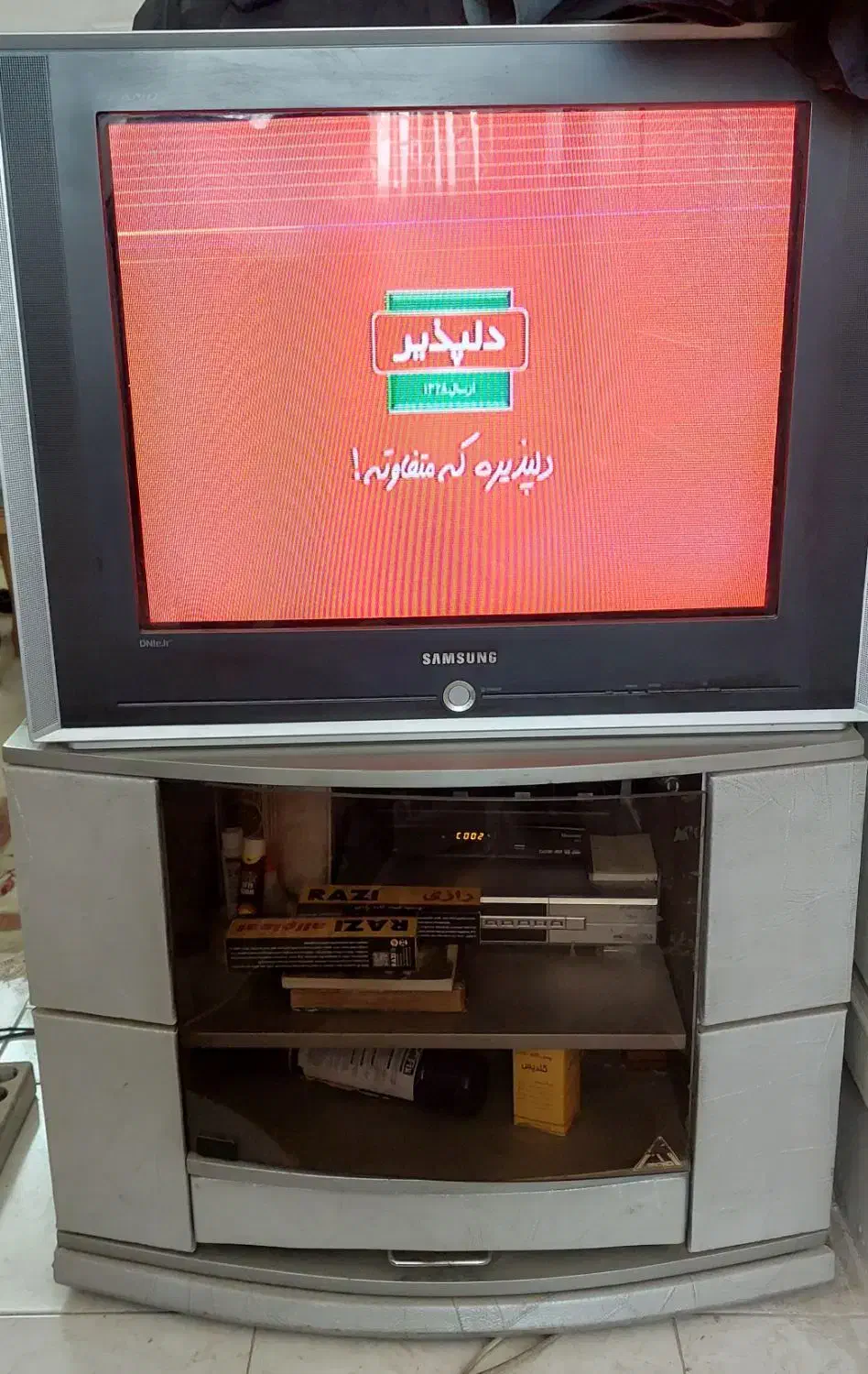 تلویزیون و میز تلویزیون|تلویزیون و پروژکتور|کرج, حیدرآباد|دیوار