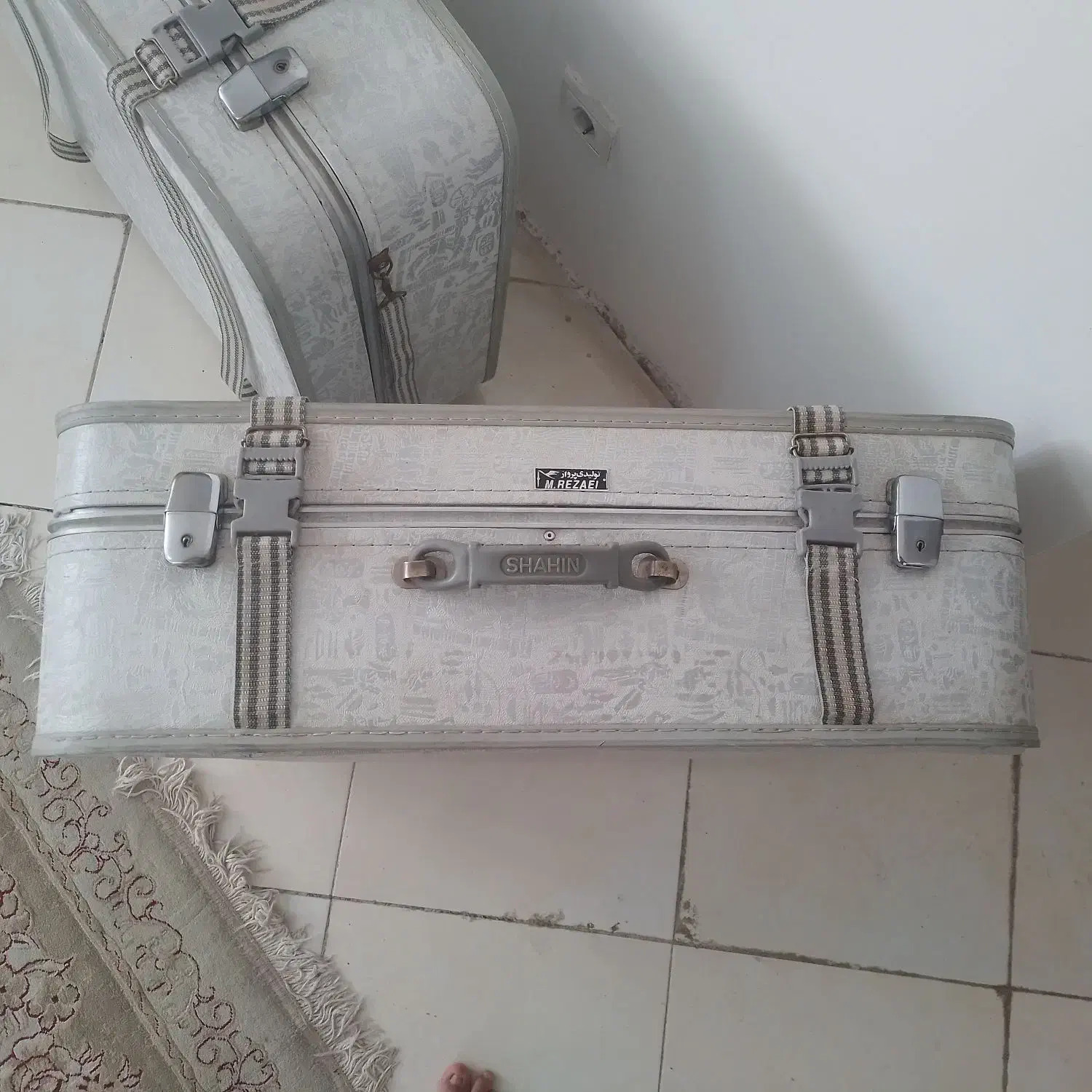 چمدان|کیف، کفش، کمربند|فولادشهر, مسکن مهر فولادشهر|دیوار