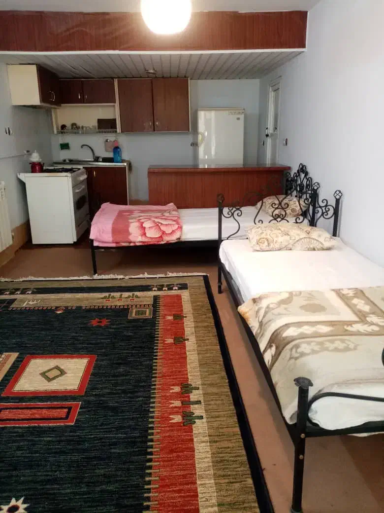 تخت فرفورژه با کفی وخوشخواب وفرش ۶متری|تخت و سرویس خواب|شیراز, شهرک گلدشت حافظ|دیوار