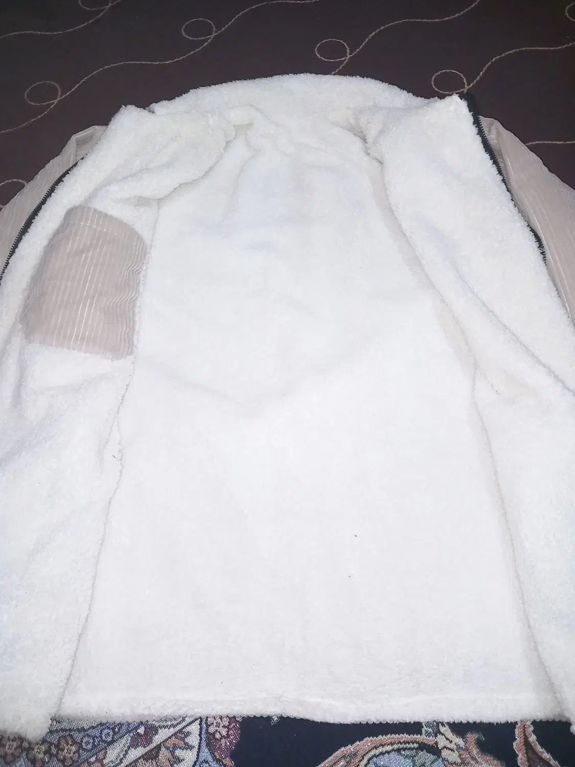 کاپشن|لباس|گنبد کاووس, |دیوار