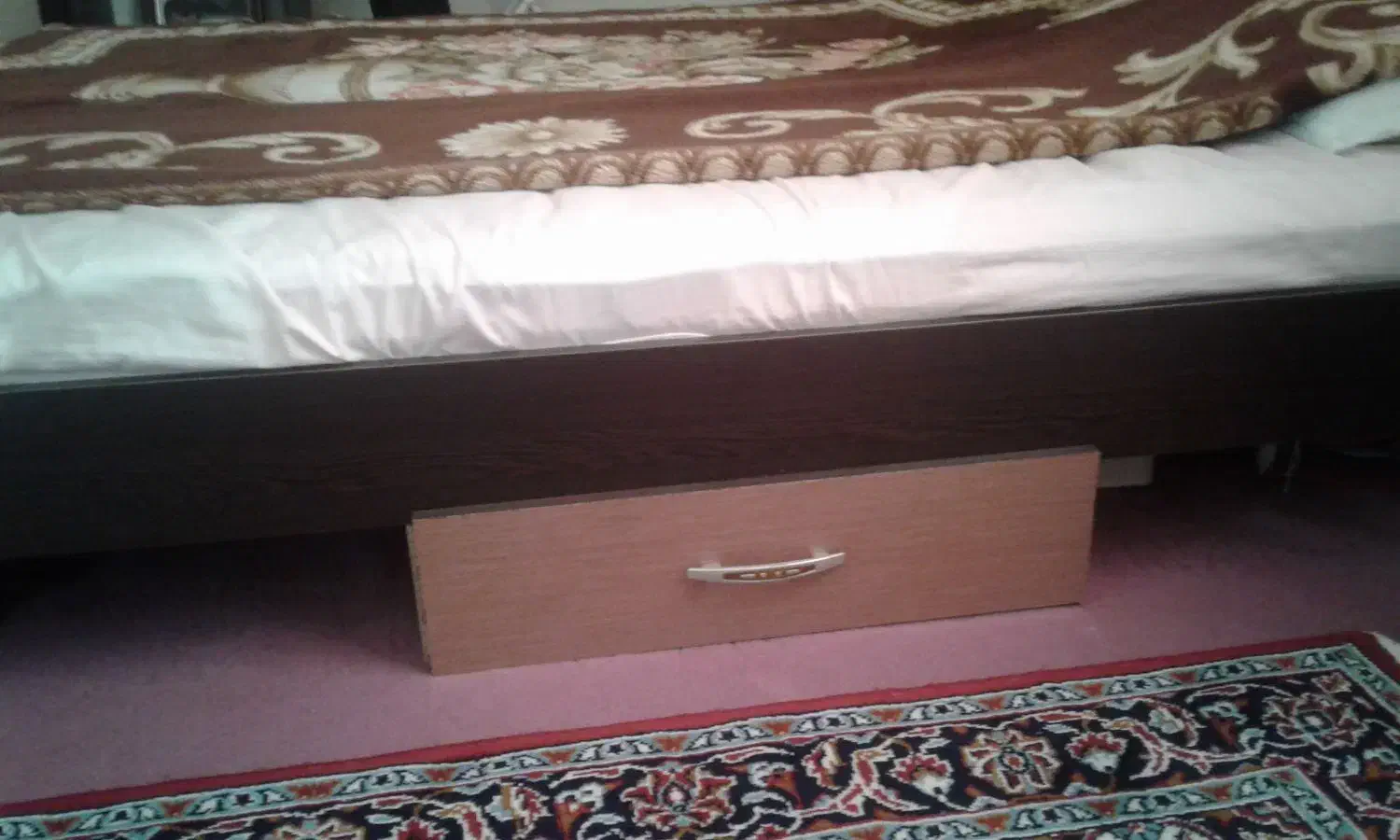 تخت دونفره|تخت و سرویس خواب|شاهین‌شهر, گرگاب|دیوار