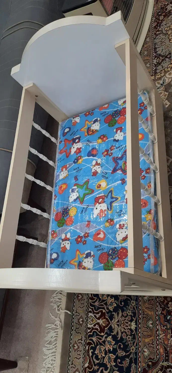 تخت خواب نوزاد و کودک هم حالت گهواره و هم ساده|تخت و سرویس خواب|مسجد سلیمان, |دیوار